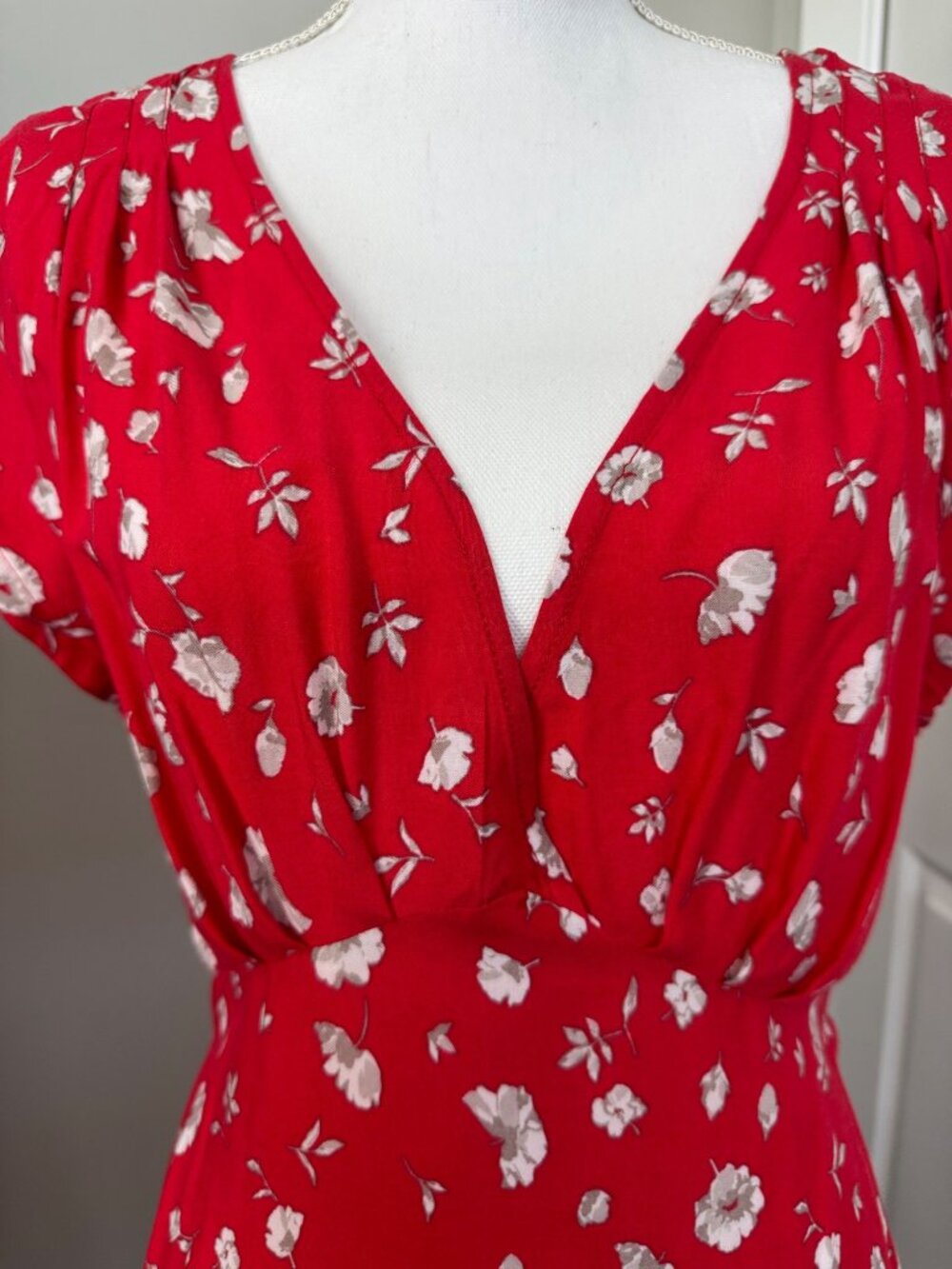 Free People Red Floral Print Keyhole Back Dress 10 Travel Comfort Light Dining - Picture 9 of 16